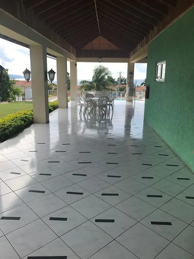 Mango Walk Country Club Suites Montego Bay Apart-hotel