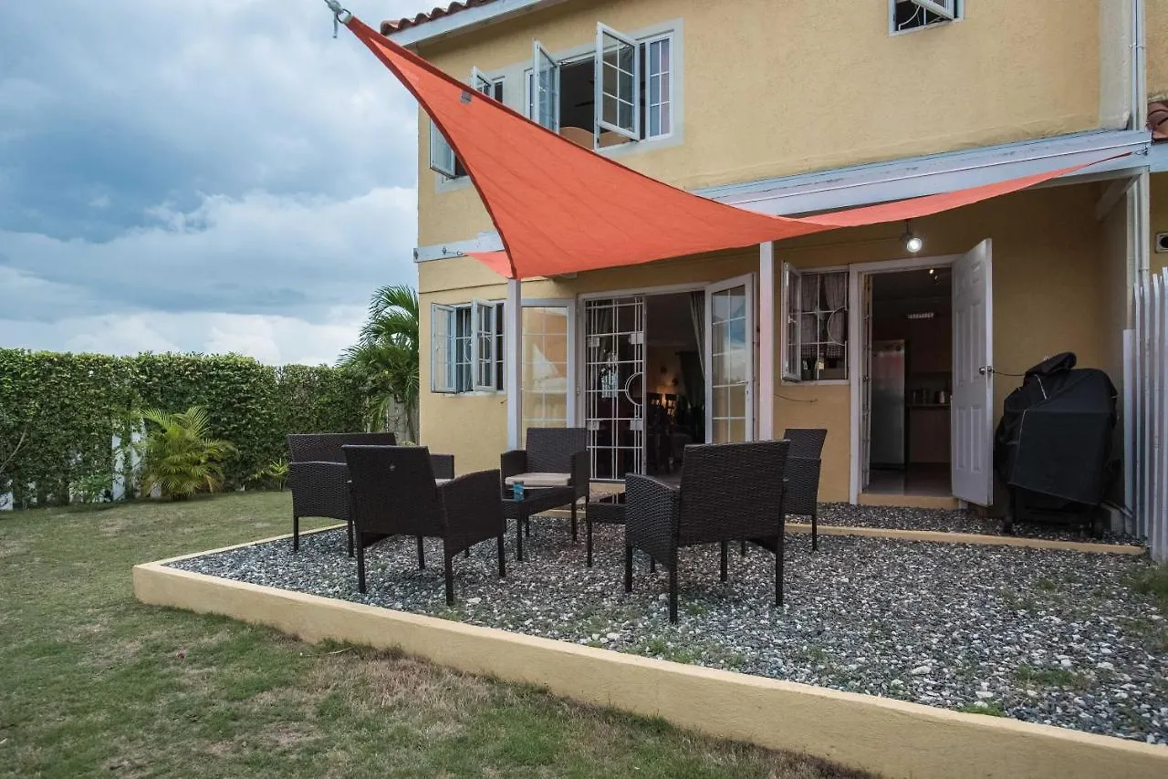 Mango Walk Country Club Suites Montego Bay Apart-hotel